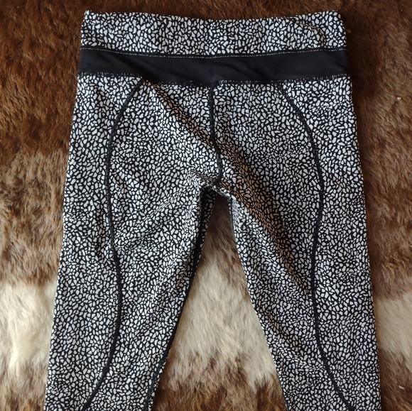 Lululemon Inspire Tight ll (Mesh) - Picture 7 of 9